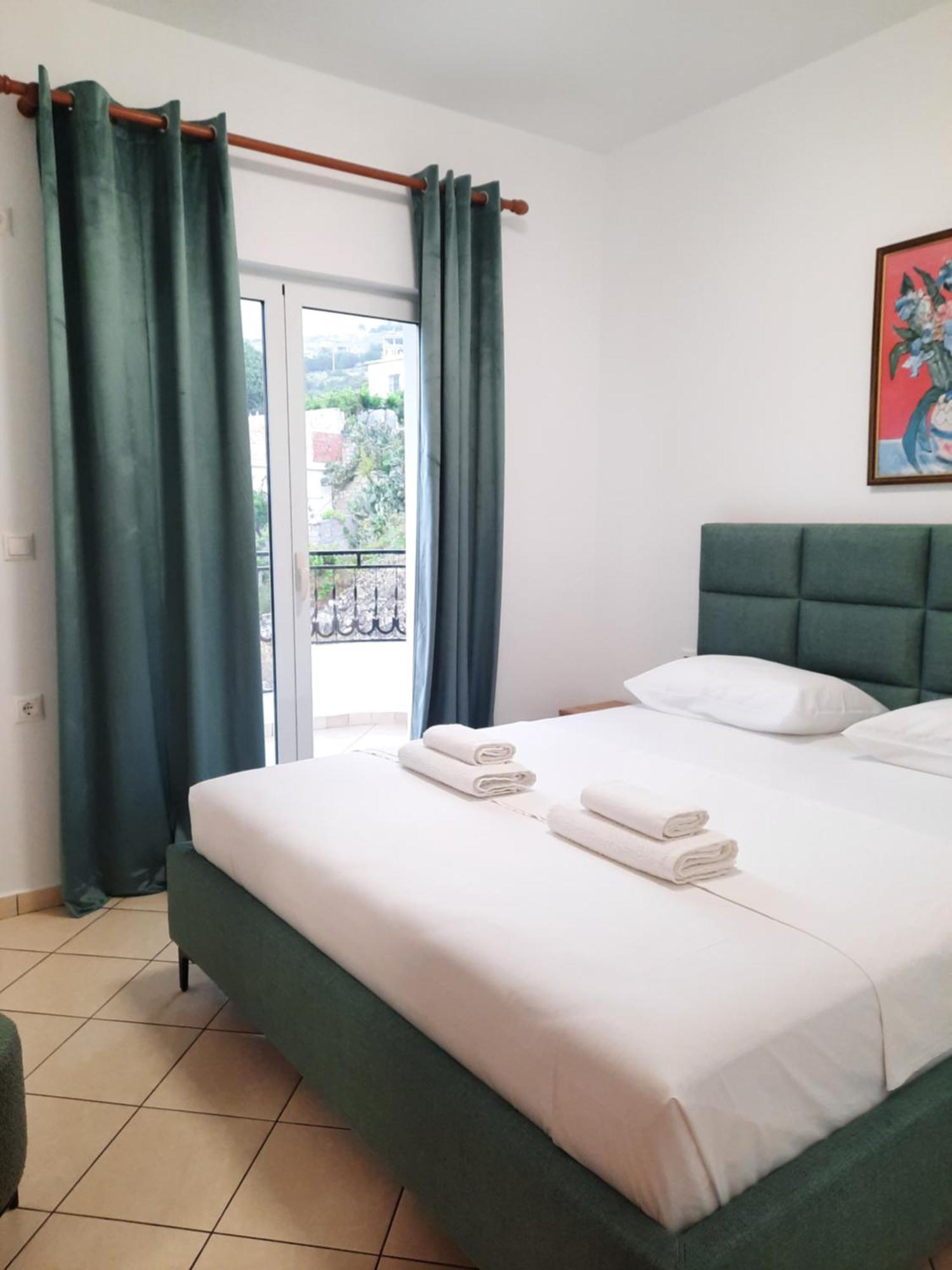 Amarildo Apartment Himare
