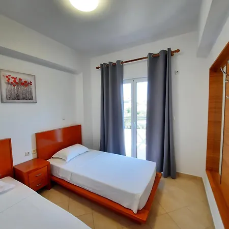 Amarildo Hotel Himare Exterior photo